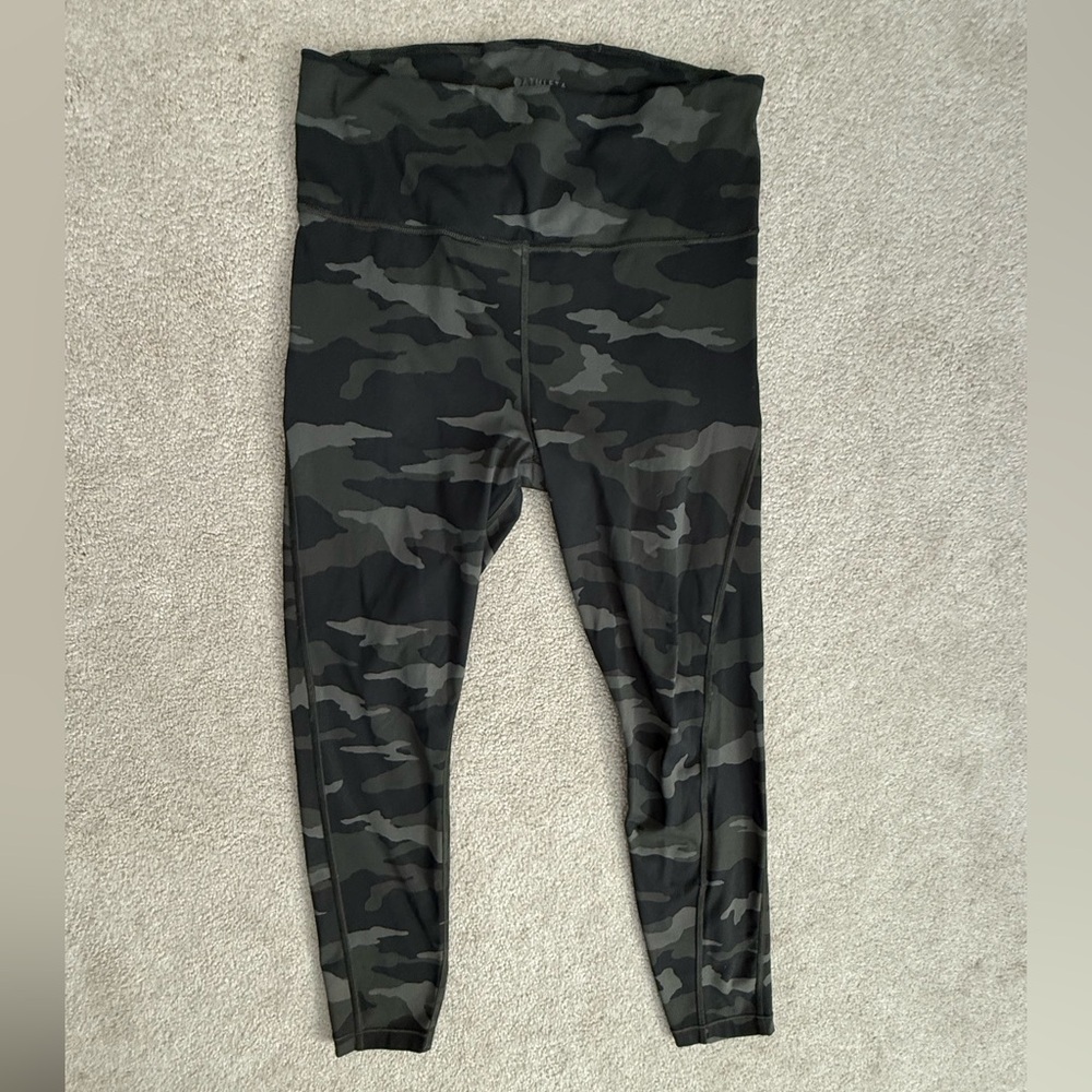 Athleta ultimate 7/8 tight green camo - Picture 3 of 5